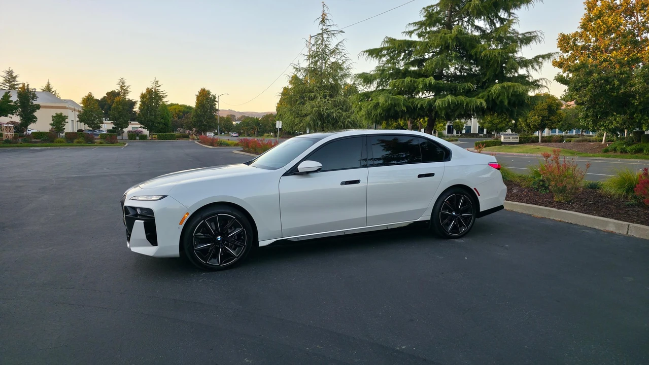 2023 BMW G70 7 Series - Image 12 of 31
