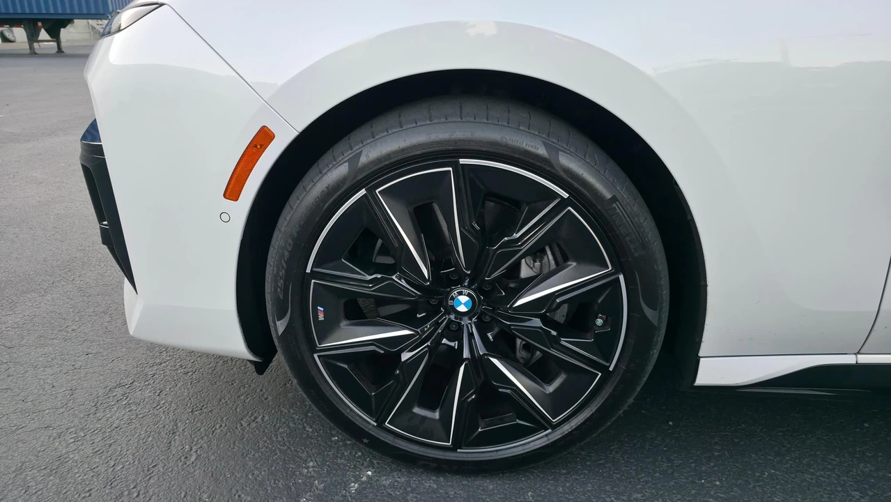 2023 BMW G70 7 Series - Image 26 of 31
