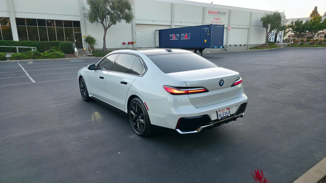 2023 BMW G70 7 Series - Image 17 of 31
