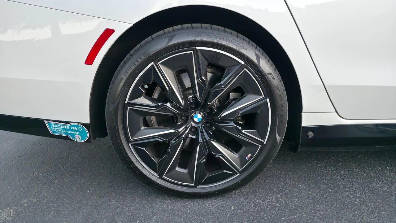 2023 BMW G70 7 Series - Image 28 of 31