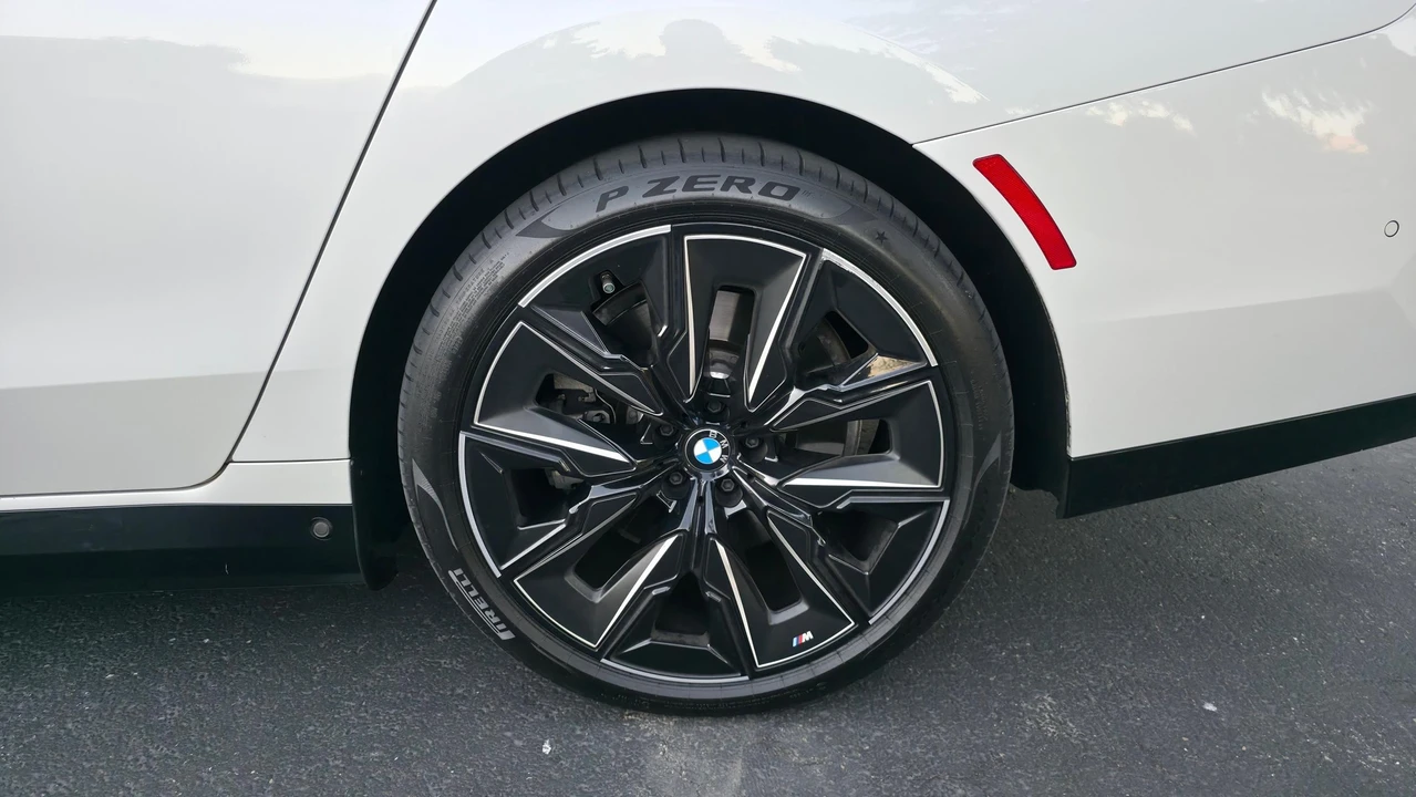 2023 BMW G70 7 Series - Image 27 of 31