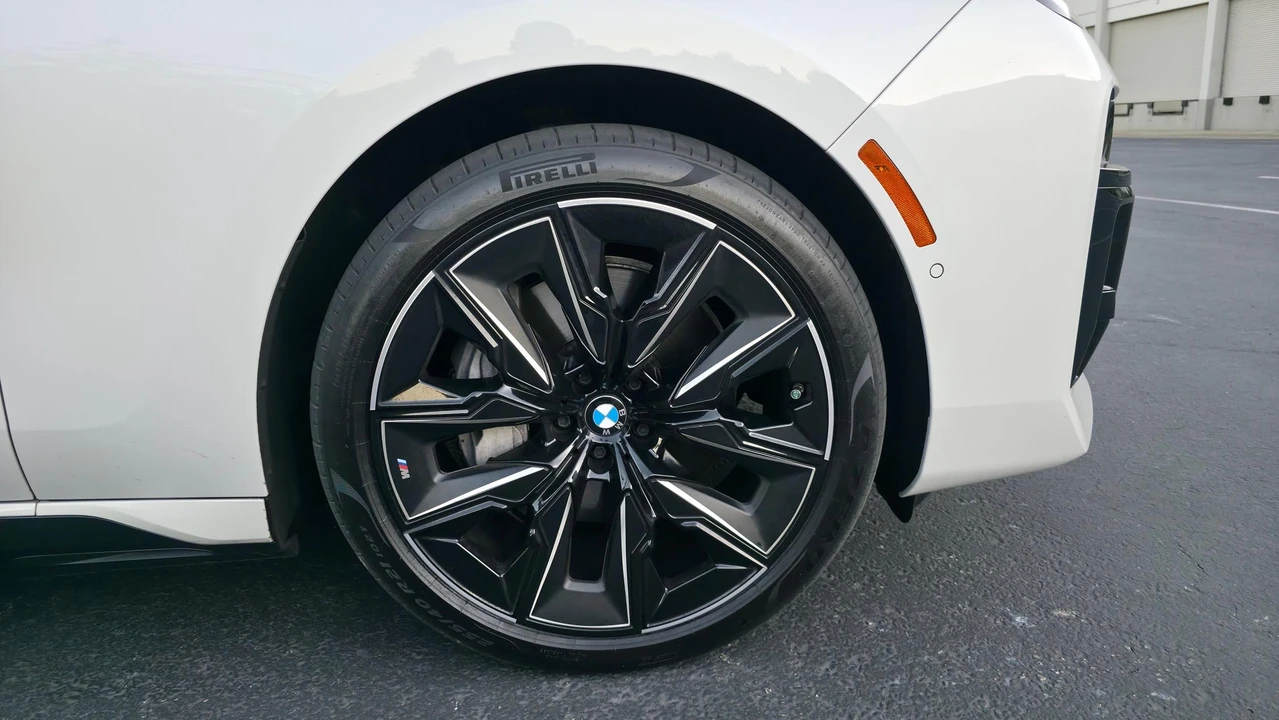 2023 BMW G70 7 Series - Image 29 of 31