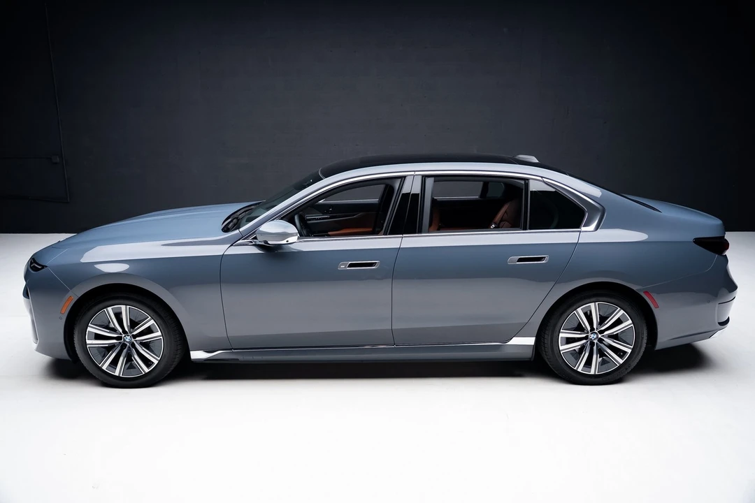 2023 BMW G70 7 Series - Image 17 of 21
