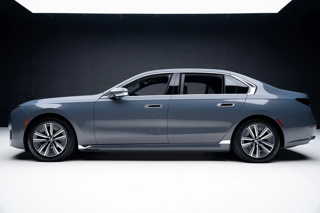 2023 BMW G70 7 Series - Image 18 of 21