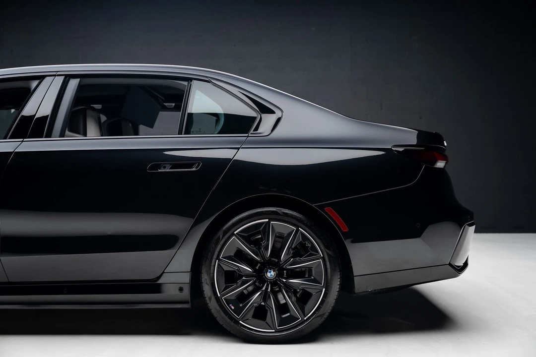 2023 BMW G70 7 Series - Image 19 of 21