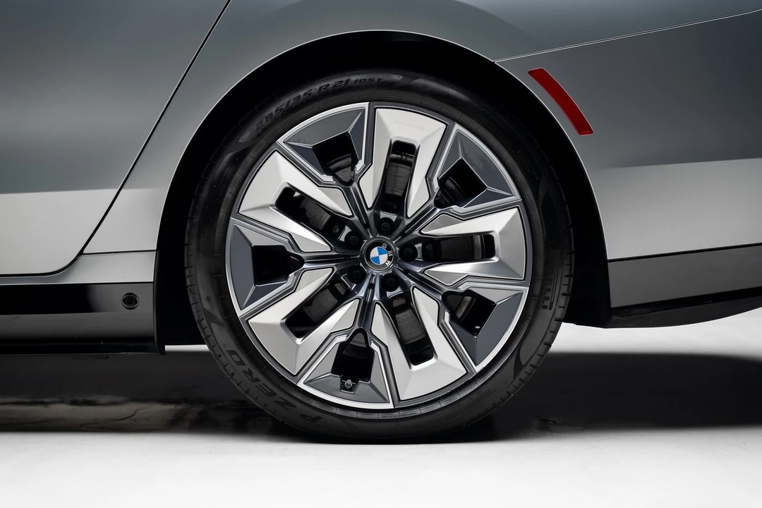 2023 BMW G70 7 Series - Image 20 of 21