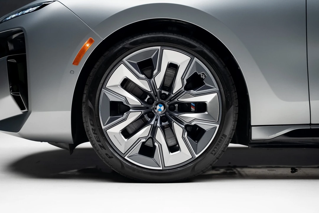 2023 BMW G70 7 Series - Image 18 of 21