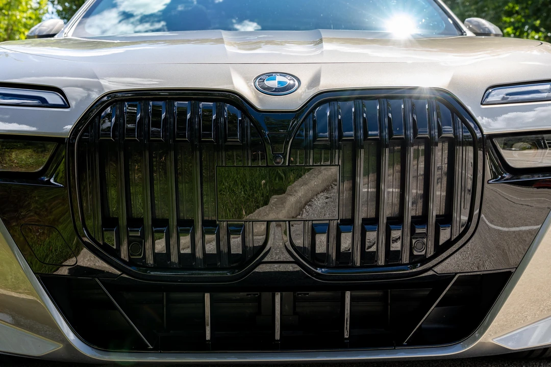 2023 BMW G70 7 Series - Image 13 of 31