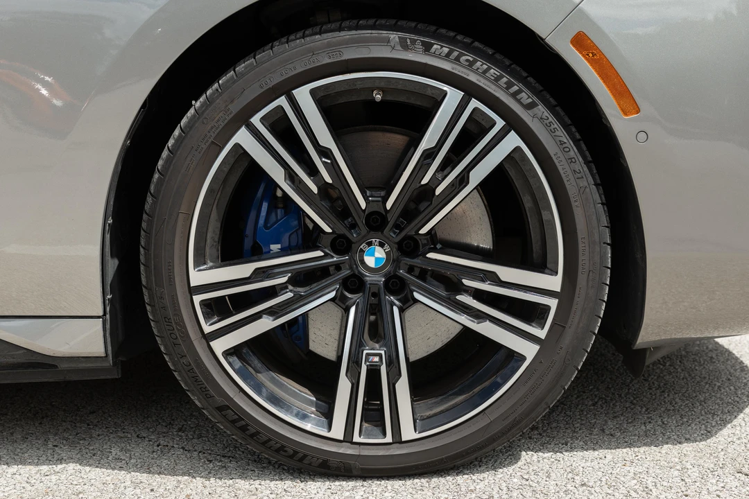 2023 BMW G70 7 Series - Image 26 of 31