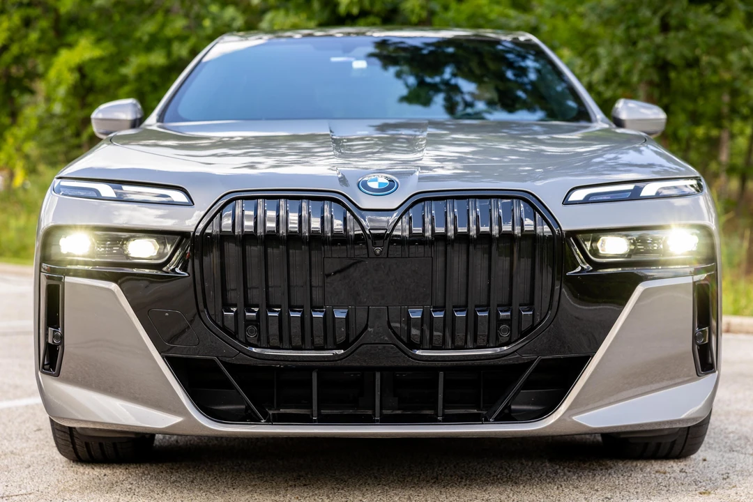 2023 BMW G70 7 Series - Image 2 of 31