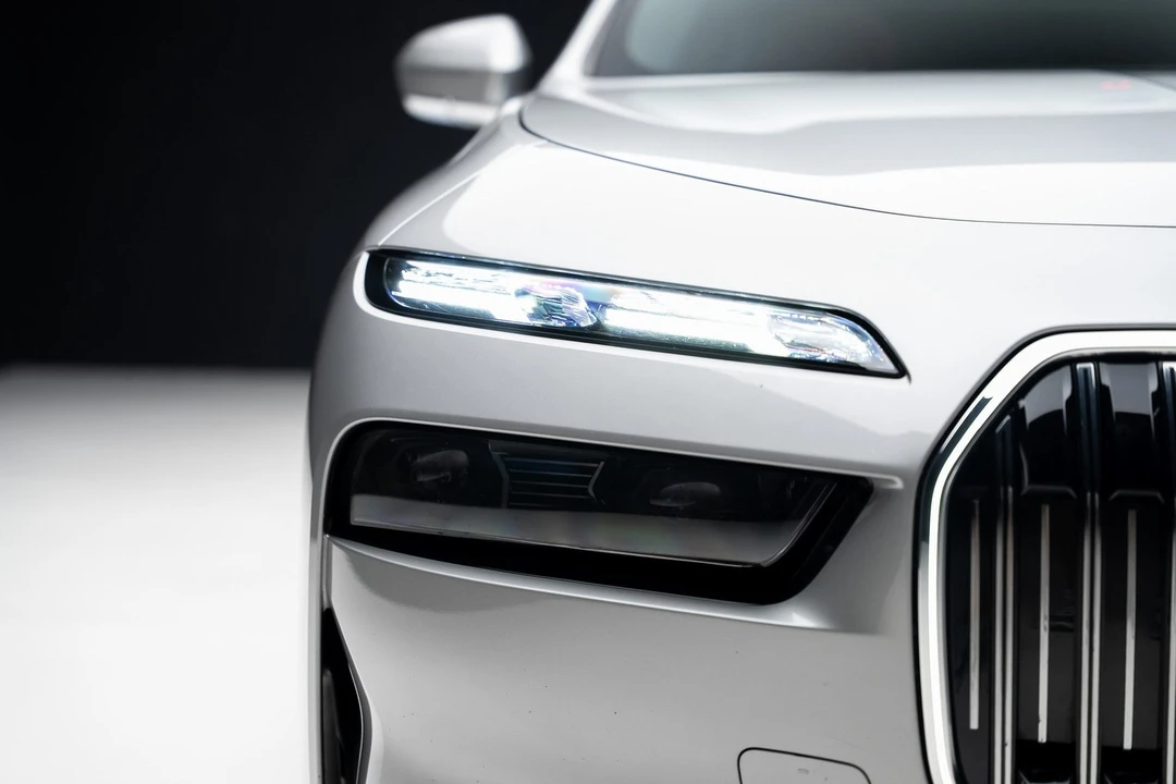 2023 BMW G70 7 Series - Image 8 of 12
