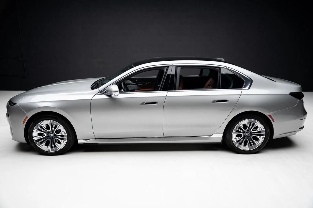 2023 BMW G70 7 Series - Image 16 of 21