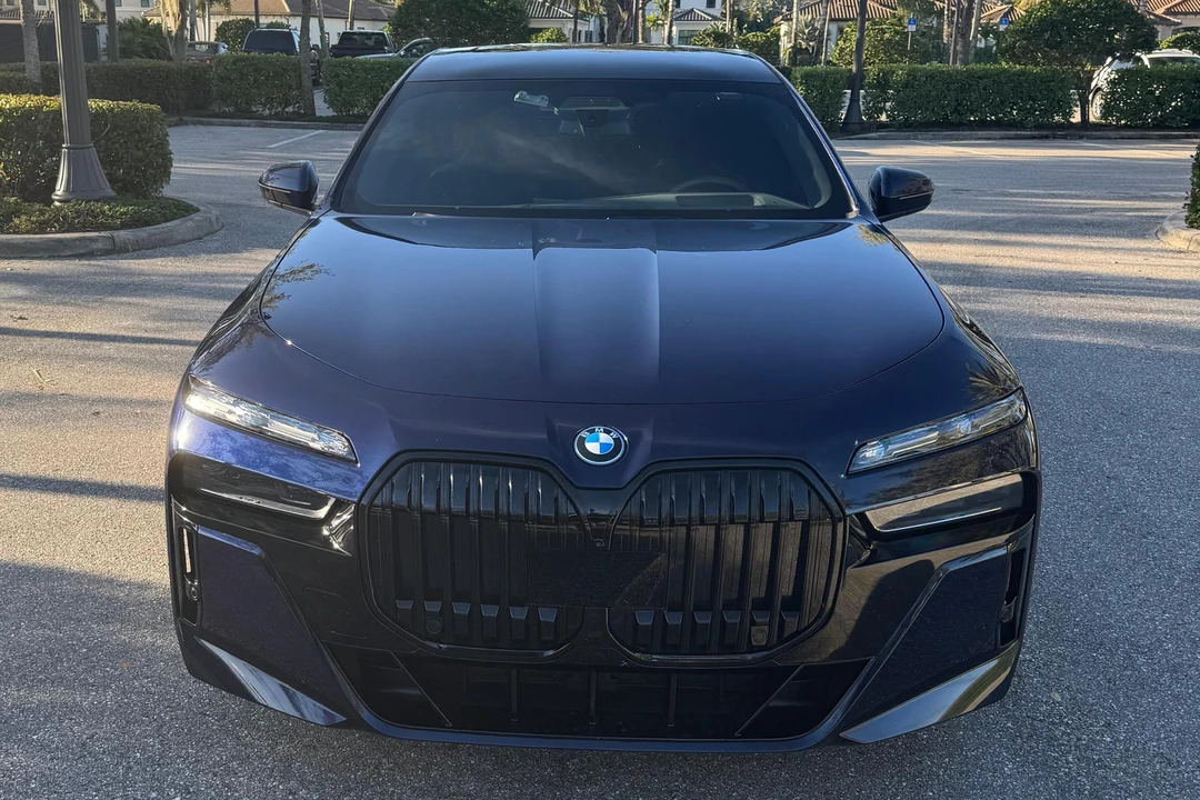 2023 BMW G70 7 Series - Image 2 of 31