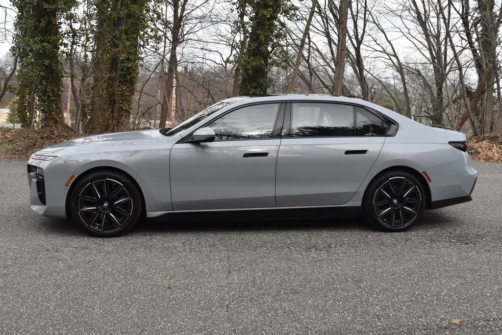 2023 BMW G70 7 Series - Image 3 of 12
