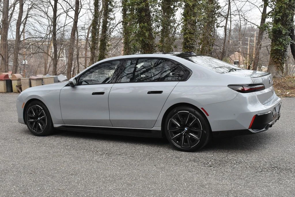 2023 BMW G70 7 Series - Image 5 of 12