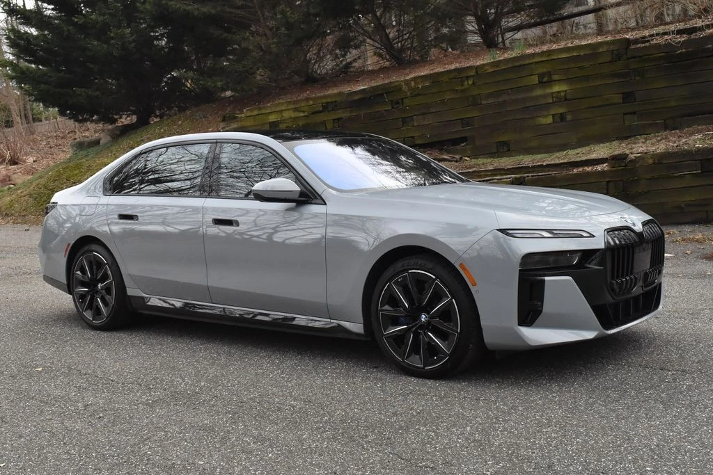 2023 BMW G70 7 Series - Image 11 of 12
