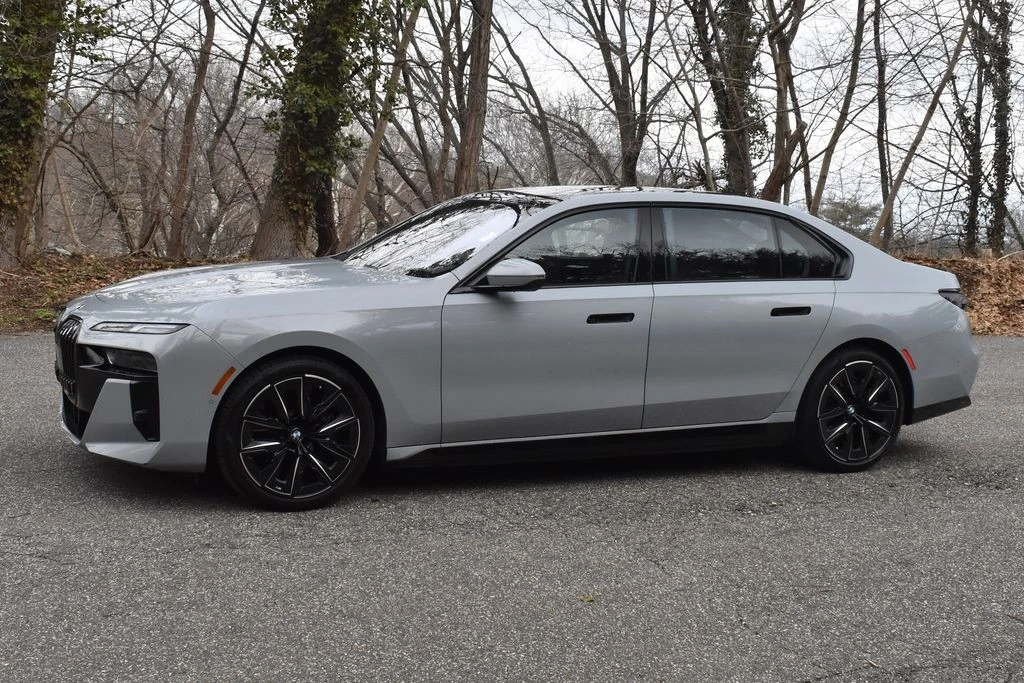 2023 BMW G70 7 Series - Image 2 of 12