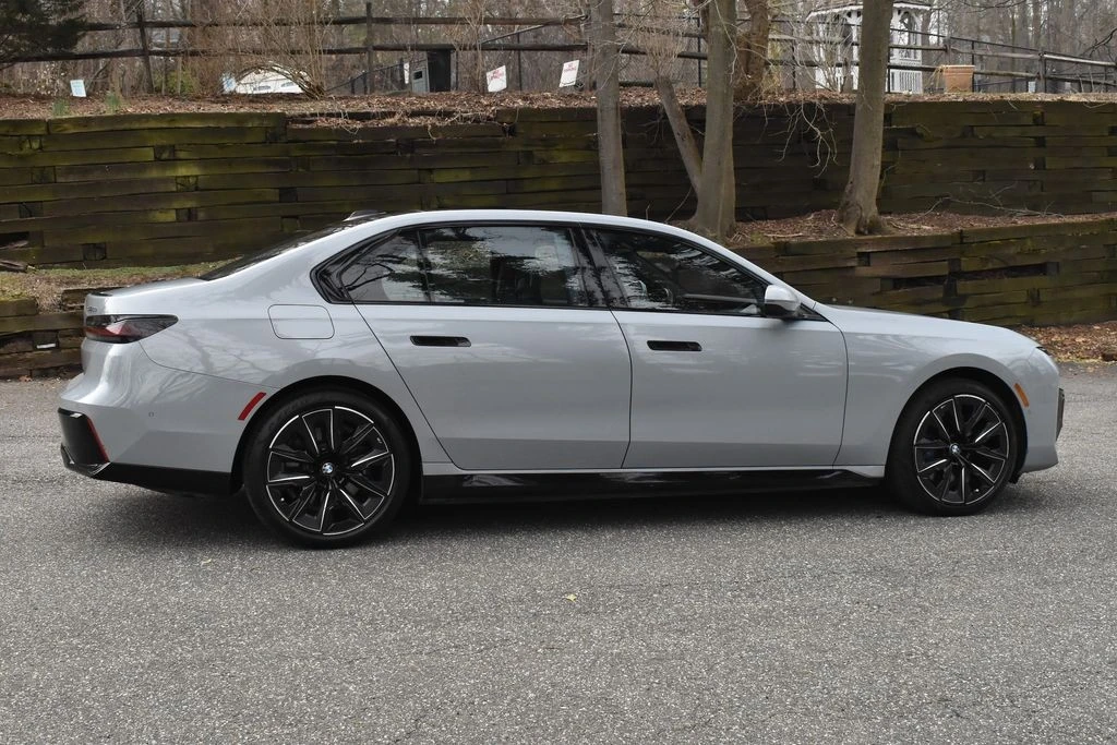 2023 BMW G70 7 Series - Image 8 of 12