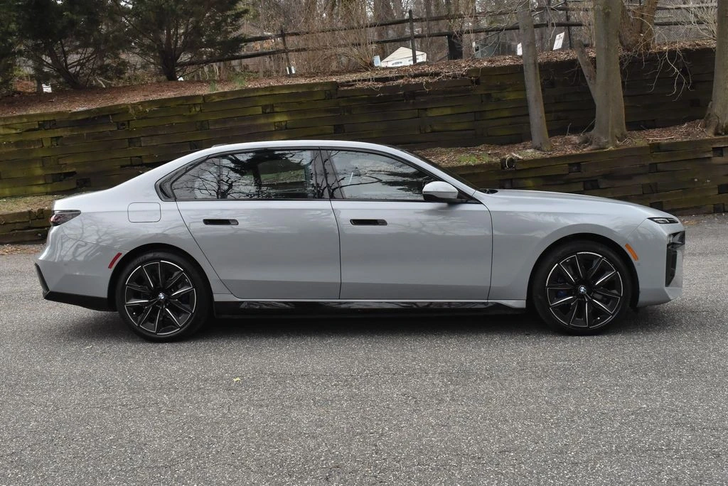 2023 BMW G70 7 Series - Image 9 of 12
