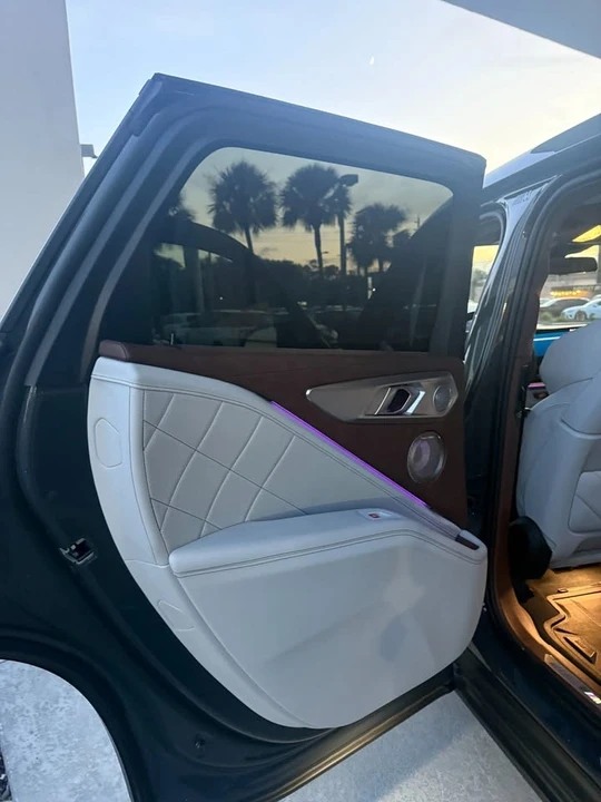 2023 BMW XM - Image 12 of 17