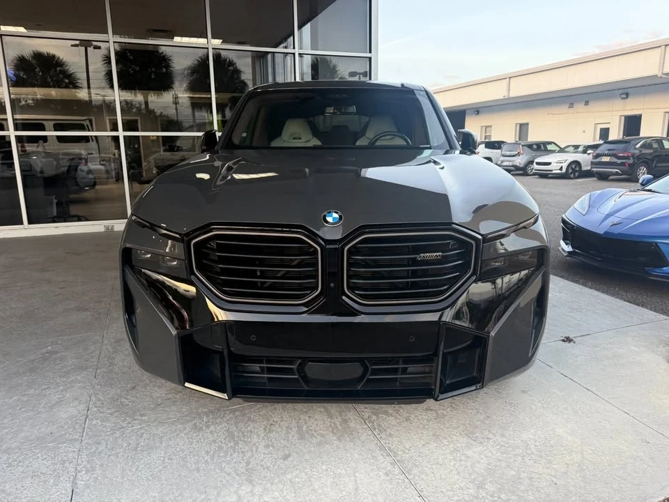 2023 BMW XM - Image 2 of 17
