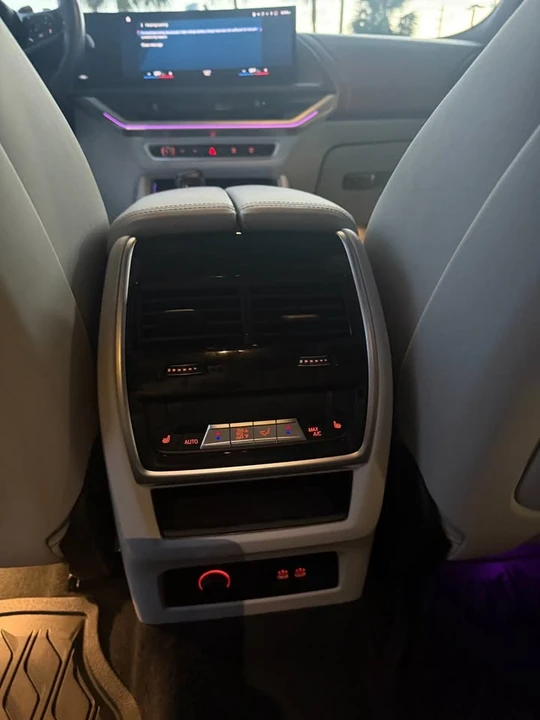 2023 BMW XM - Image 15 of 17