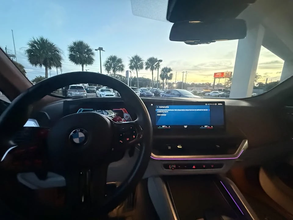2023 BMW XM - Image 9 of 17