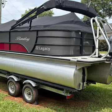 2023 Bentley 22 Legacy Tritoon