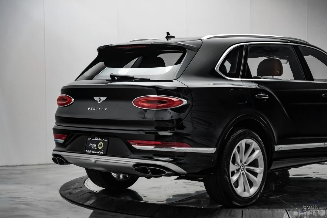 2023 Bentley Bentayga - Image 15 of 31