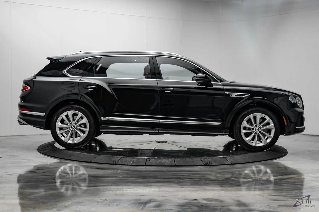 2023 Bentley Bentayga - Image 17 of 31