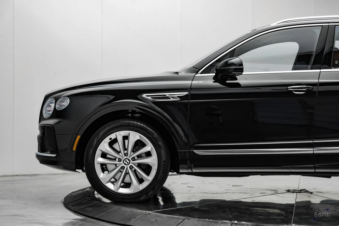 2023 Bentley Bentayga - Image 6 of 31