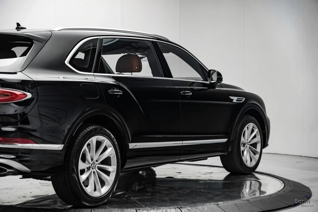 2023 Bentley Bentayga - Image 16 of 31