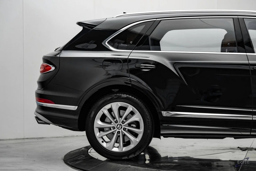 2023 Bentley Bentayga - Image 18 of 31