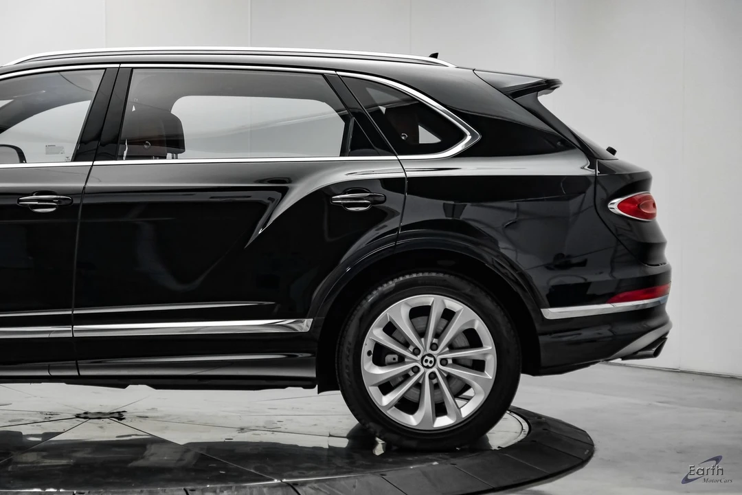 2023 Bentley Bentayga - Image 7 of 31