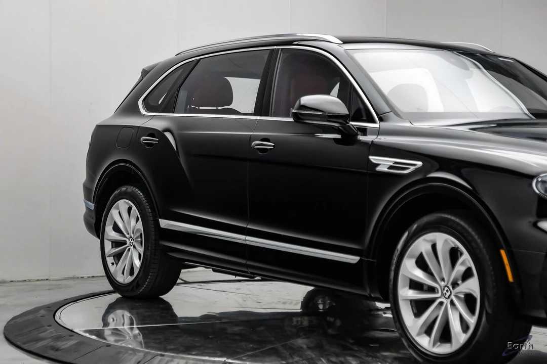 2023 Bentley Bentayga - Image 23 of 31