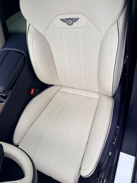 2023 Bentley Bentayga - Image 18 of 21