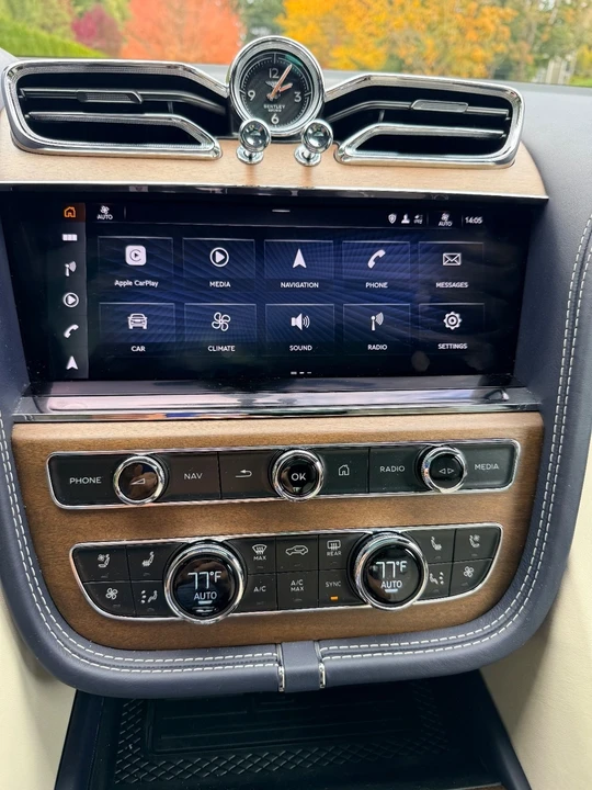 2023 Bentley Bentayga - Image 15 of 21