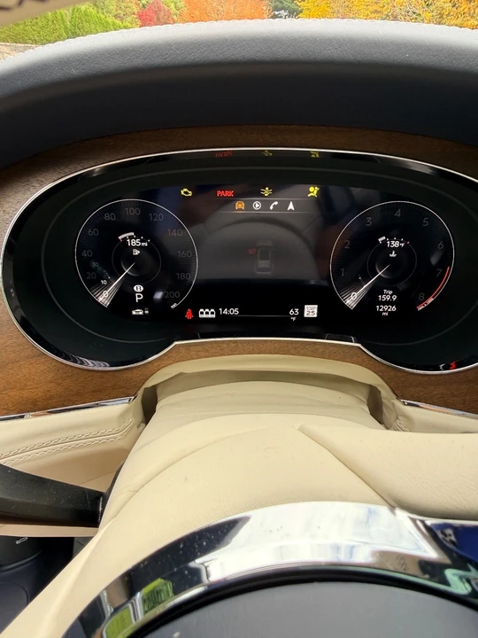 2023 Bentley Bentayga - Image 16 of 21