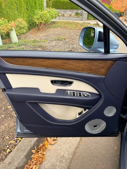 2023 Bentley Bentayga - Image 17 of 21