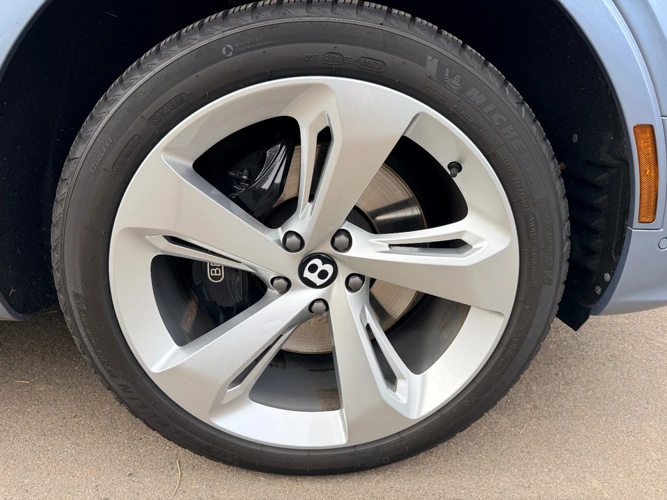 2023 Bentley Bentayga - Image 20 of 21