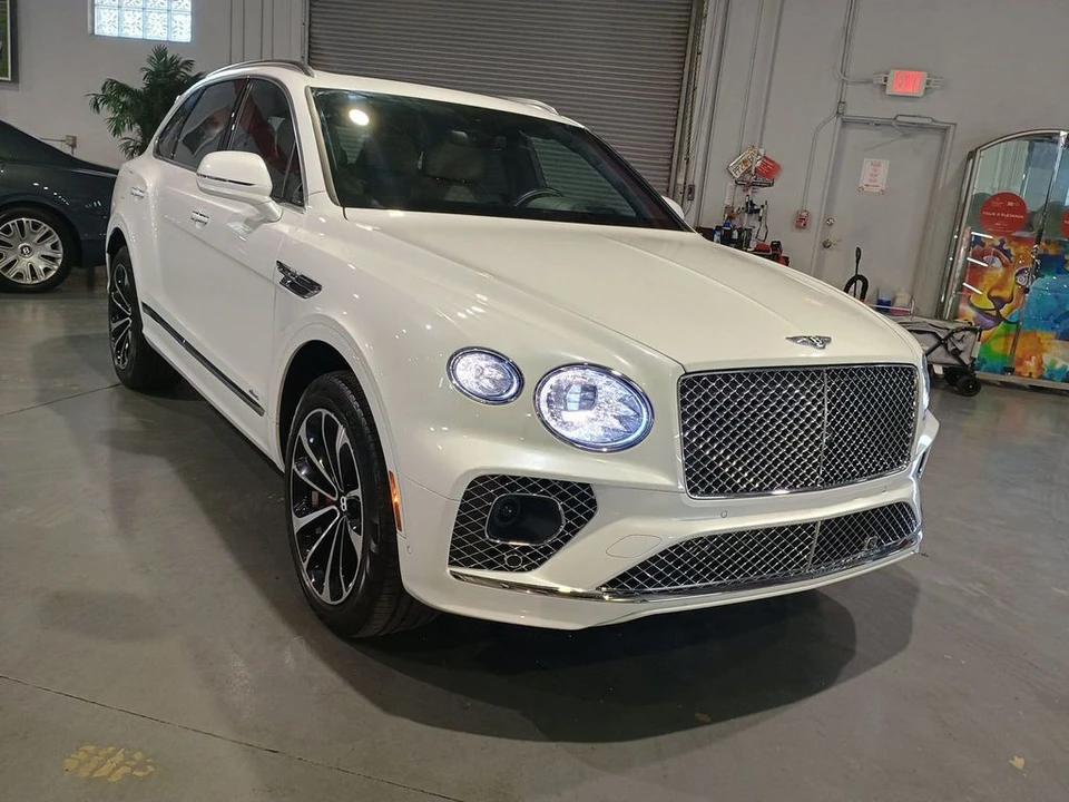 2023 Bentley Bentayga - Image 7 of 12