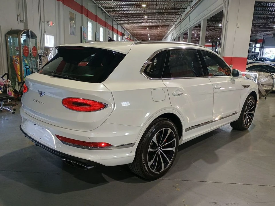 2023 Bentley Bentayga - Image 5 of 12