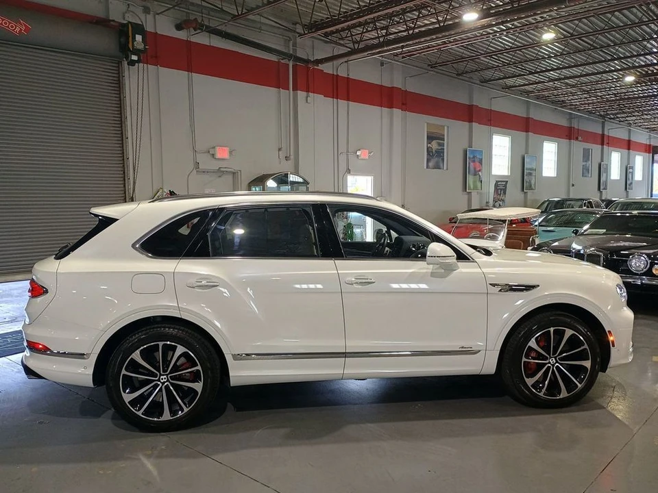 2023 Bentley Bentayga - Image 6 of 12