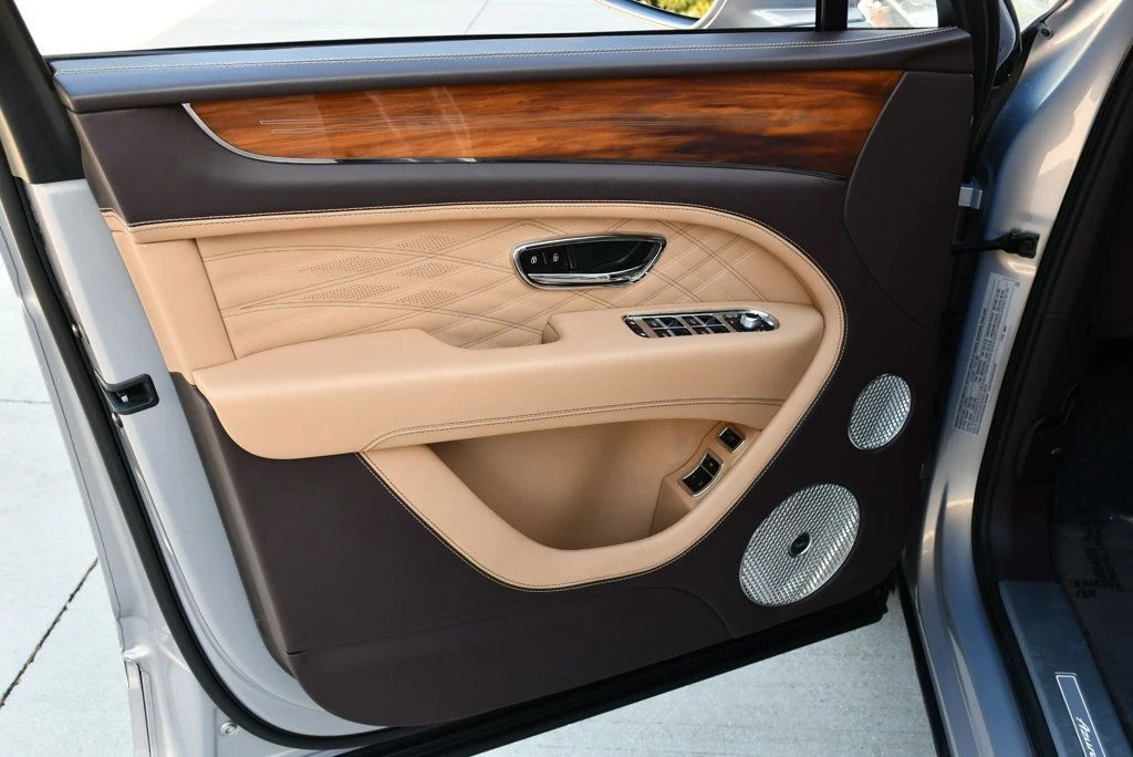 2023 Bentley Bentayga - Image 13 of 31