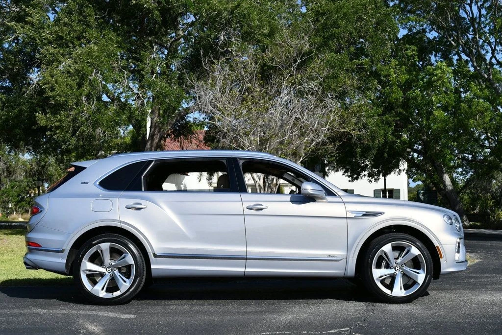 2023 Bentley Bentayga - Image 7 of 31