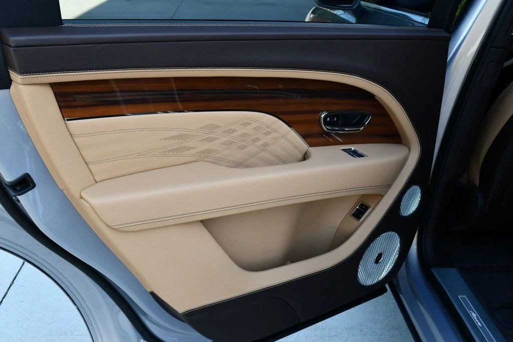 2023 Bentley Bentayga - Image 18 of 31
