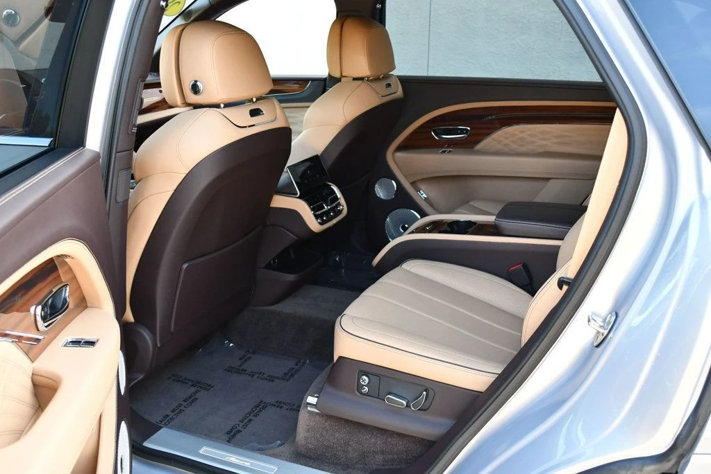 2023 Bentley Bentayga - Image 19 of 31