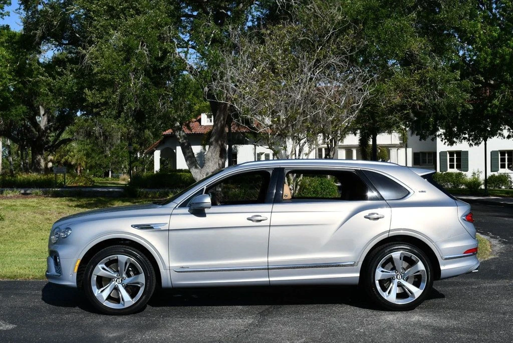 2023 Bentley Bentayga - Image 29 of 31