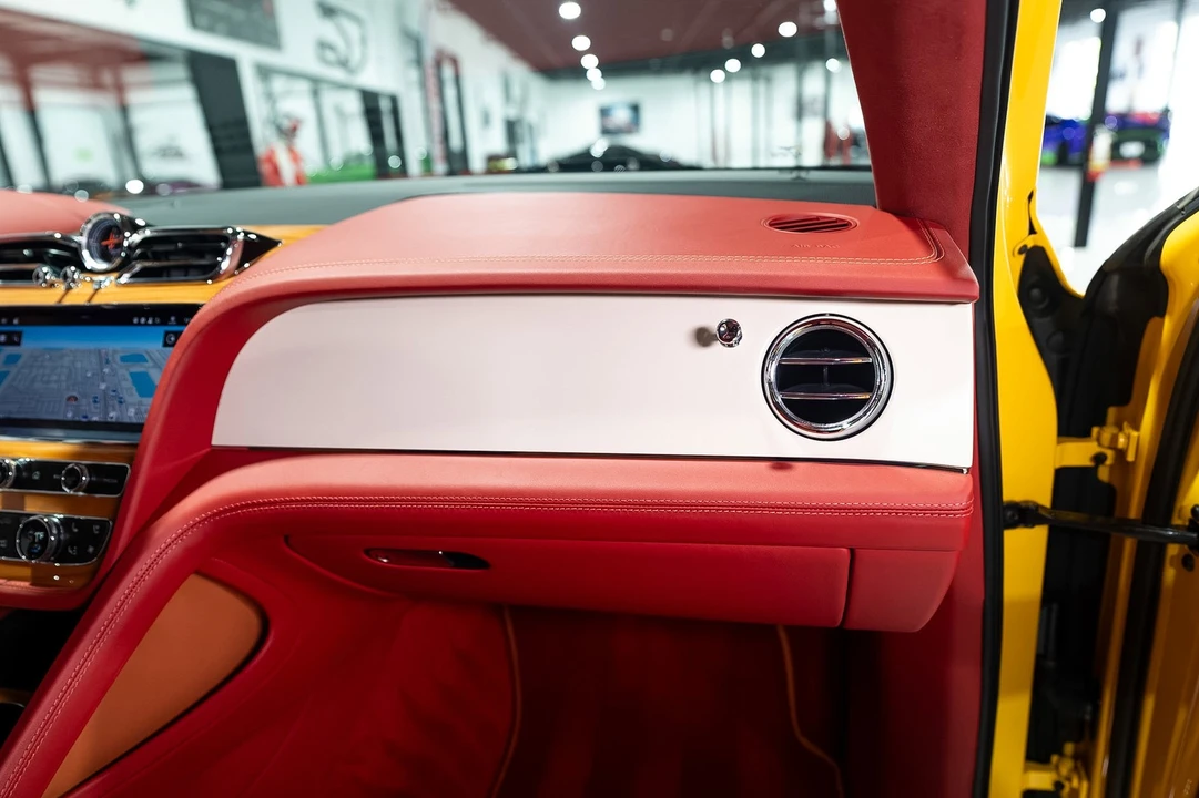 2023 Bentley Bentayga - Image 29 of 31