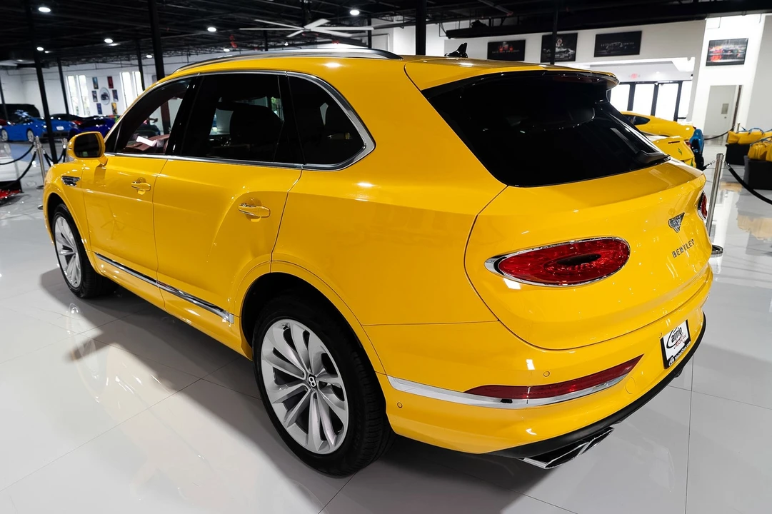 2023 Bentley Bentayga - Image 5 of 31
